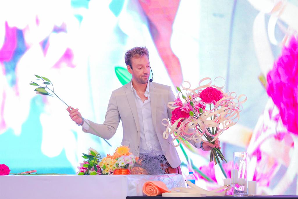 Flower Workshop với nhiều tác phẩm độc đáo cùng Nghệ nhân quốc tế Michael Van Namen