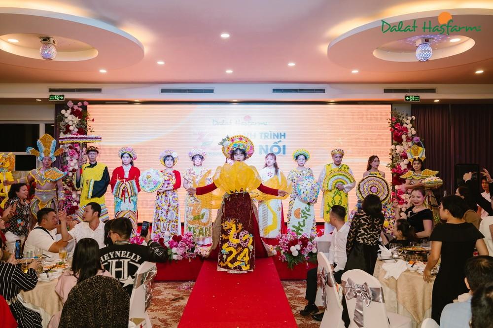 “Garish Chrysanthemum” - Impressive highlight at the Gala Dinner “Dalat Hasfarm 30 Years Young -  The Journey of Connection”