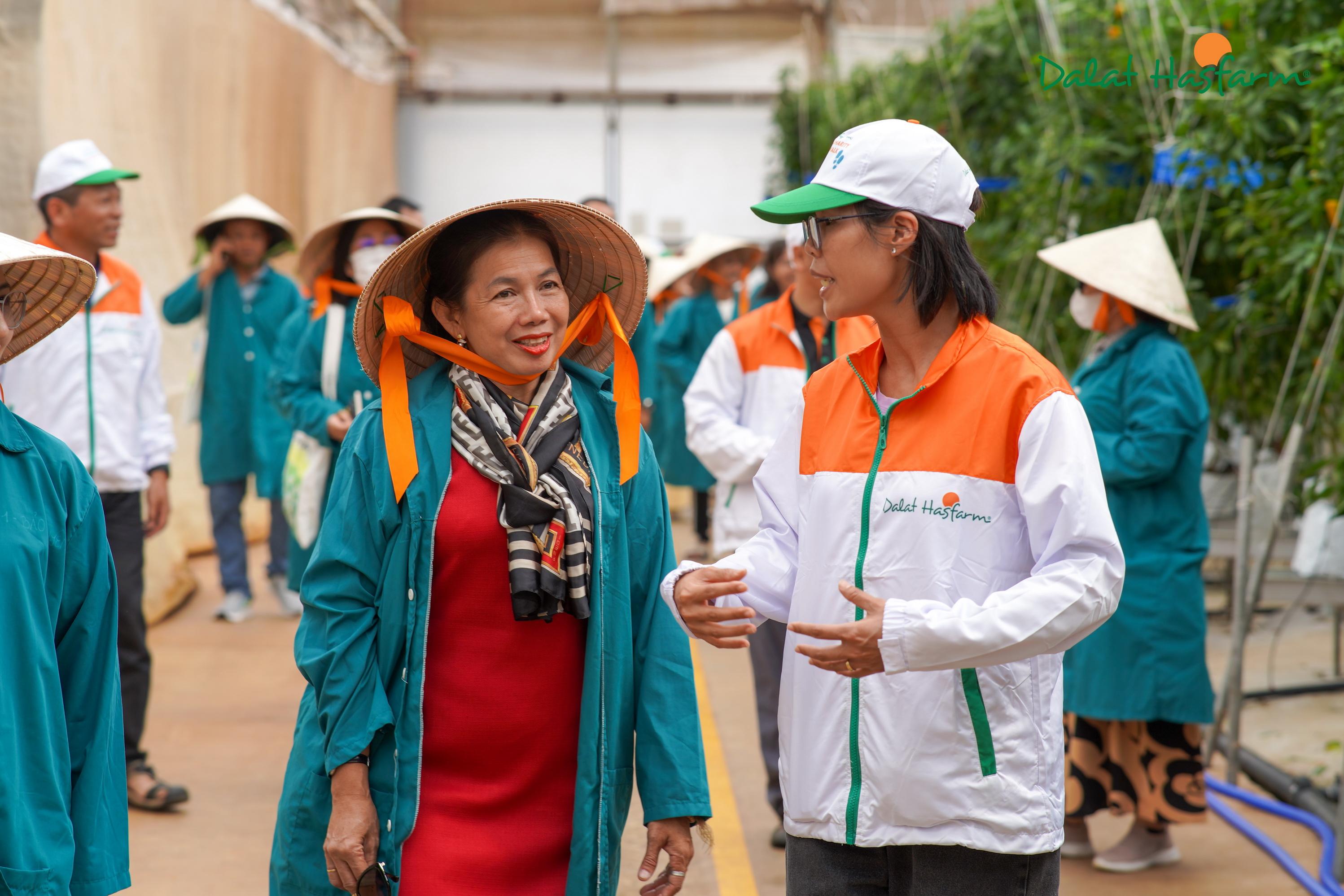 Chuyến tham quan mang đến sự gắn kết Dalat Hasfarm với những người yêu hoa, đồng thời thể hiện sự tinh tế và tận tâm trong từng sản phẩm